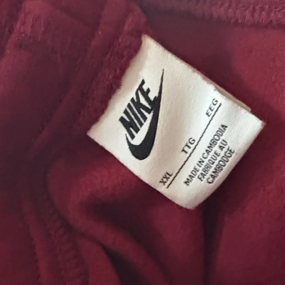 Nike Burgundy Hoodie and Joggers Set, men’s XXL. Comfy. Worn once, brand new - Picture 10 of 10